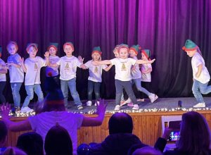 Vánoční vystoupení DANCE4KIDS s Monikou v Alfa Tau - Žilina, prosinec