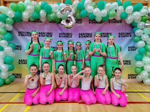 Tým AEROBIC TEAM SHOW - Návštěva z vesmíru na české diskotéce - závody, jarní sezóna