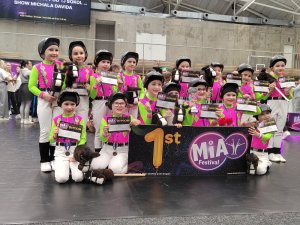 Tým AEROBIC TEAM SHOW - Velká Pardubická - závody, jarní sezóna